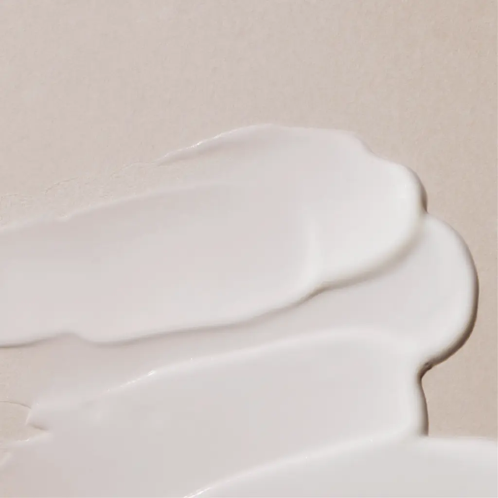 evo_P_cleanser_milky_03.webp